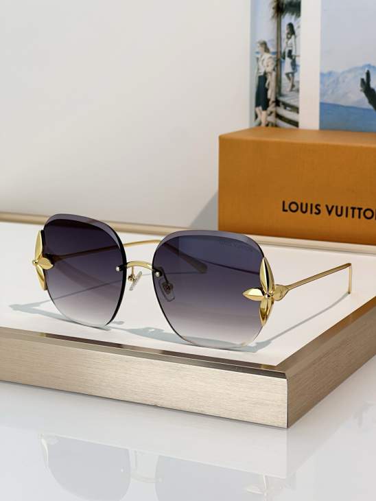 Picture of Louis Vuitton Sunglasses _SKUfw81854137fw